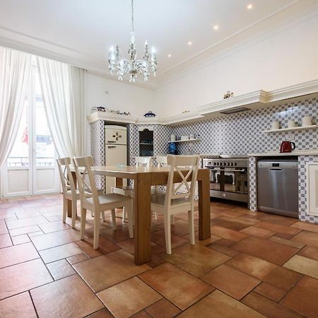 Palazzo Dello Spagnolo Suite Napoli Bagian luar foto