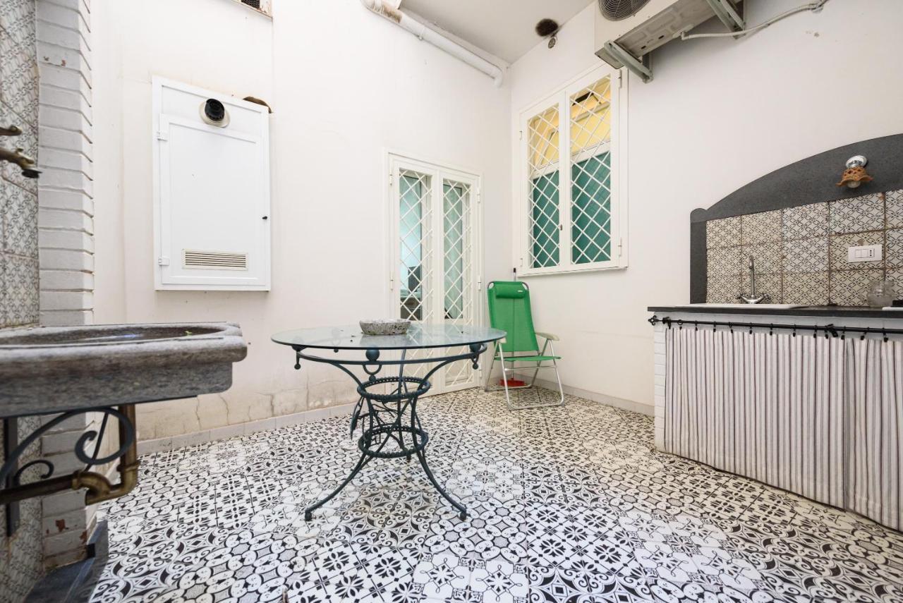 Palazzo Dello Spagnolo Suite Napoli Bagian luar foto