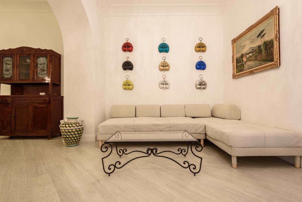 Palazzo Dello Spagnolo Suite Napoli Bagian luar foto