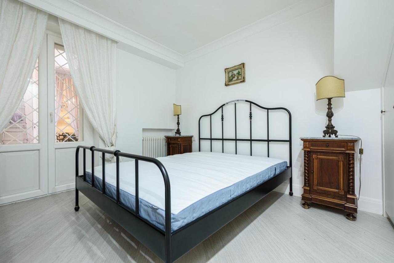 Palazzo Dello Spagnolo Suite Napoli Bagian luar foto