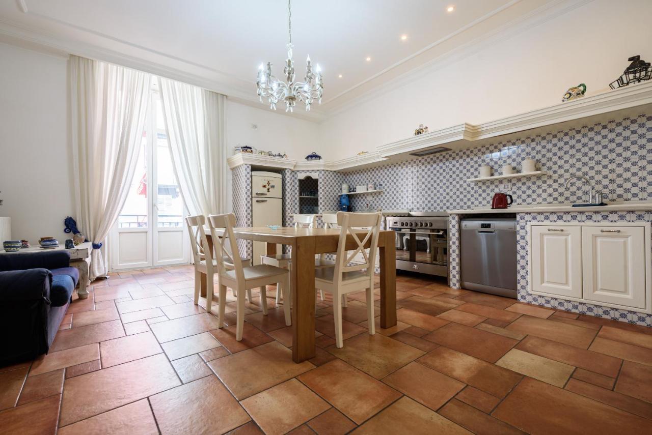 Palazzo Dello Spagnolo Suite Napoli Bagian luar foto