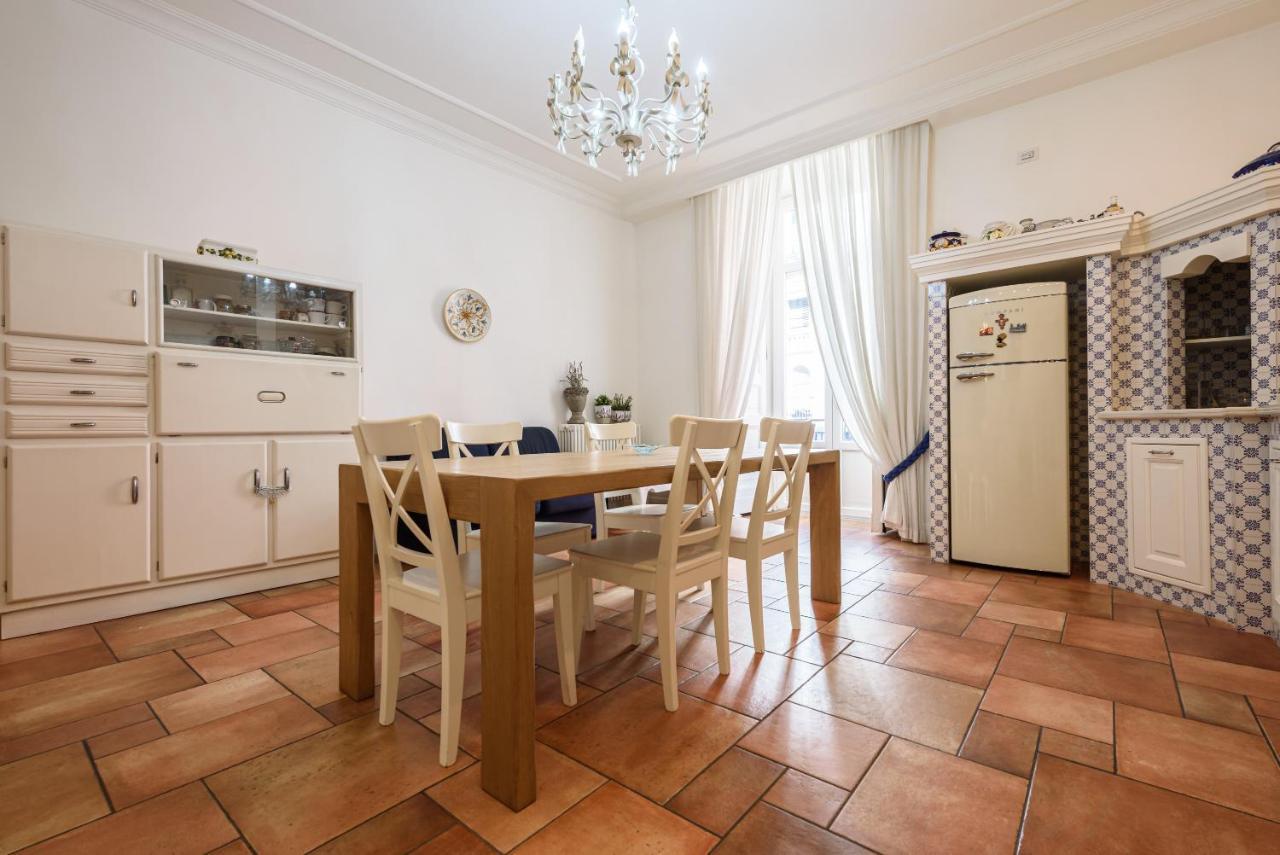 Palazzo Dello Spagnolo Suite Napoli Bagian luar foto