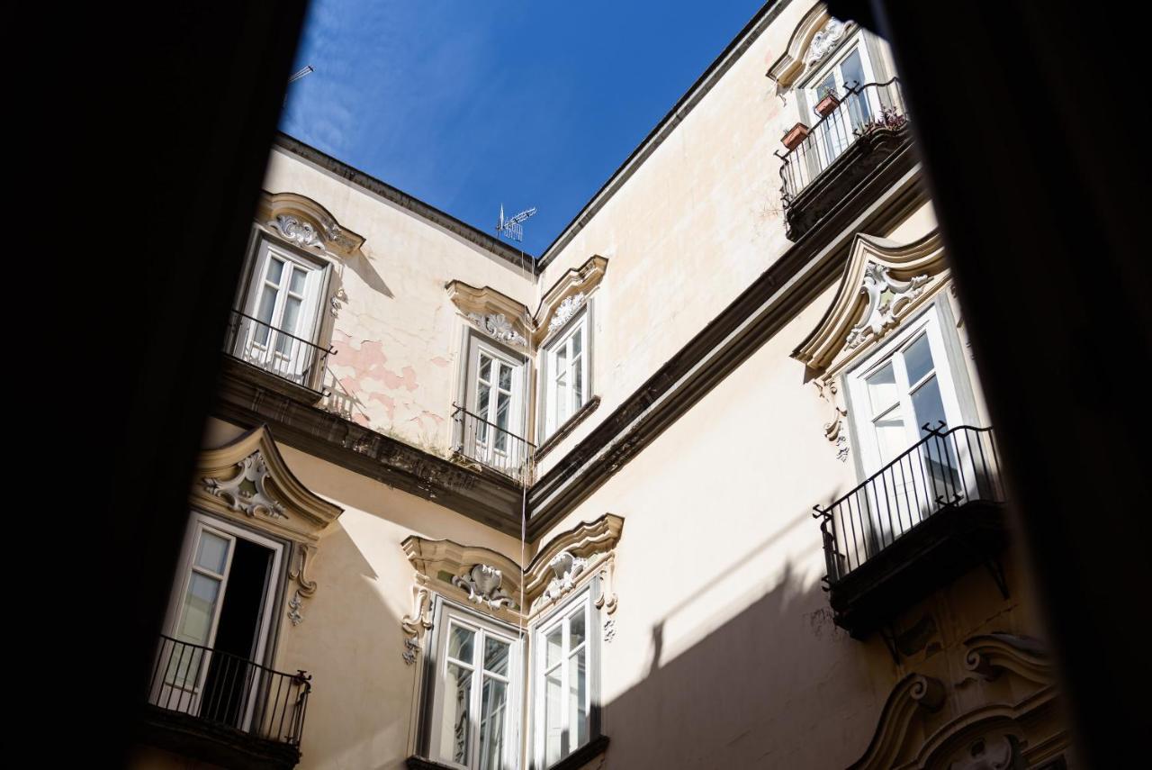 Palazzo Dello Spagnolo Suite Napoli Bagian luar foto