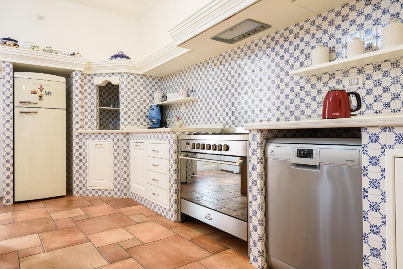 Palazzo Dello Spagnolo Suite Napoli Bagian luar foto