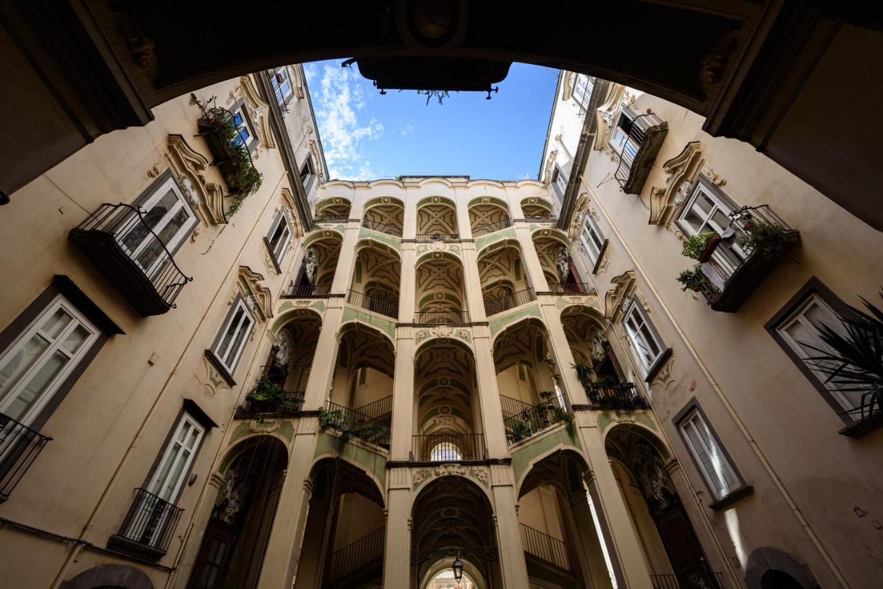 Palazzo Dello Spagnolo Suite Napoli Bagian luar foto