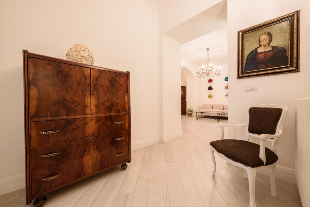 Palazzo Dello Spagnolo Suite Napoli Bagian luar foto