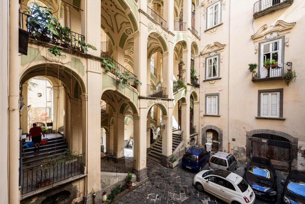 Palazzo Dello Spagnolo Suite Napoli Bagian luar foto