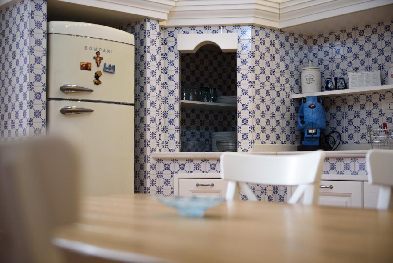 Palazzo Dello Spagnolo Suite Napoli Bagian luar foto